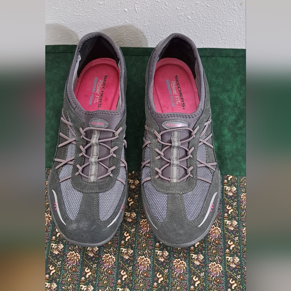 Skechers Women's Gray and Pink Athletic Shoes